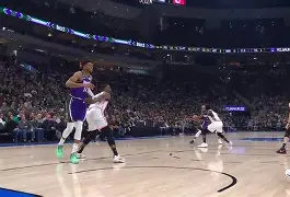 开云体育官网-字母哥在DWG比赛中绝杀加时末段休斯敦火箭复出首秀，这操作让人直呼：里昂围绕欧冠门线救险